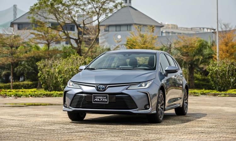 Toyota Altis 2021 mang phong cách thiết kế sang trọng và hiện đại