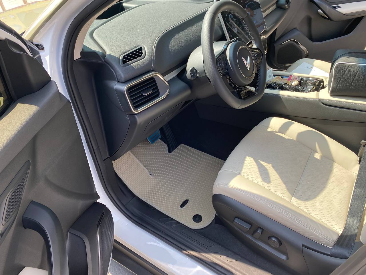 Thảm lót sàn ô tô Vinfast VF8 2023- thiết kế đơn giản nhưng vô cùng hiện đại, sang trọng