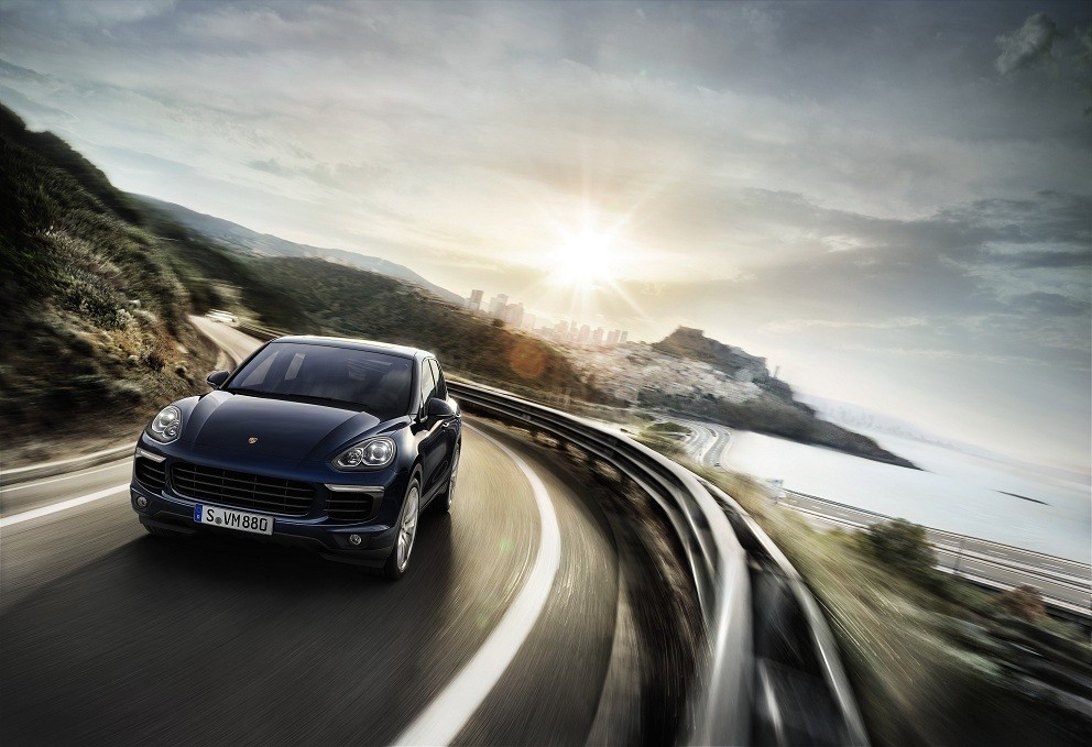 ​ Động cơ của Porsche Cayenne 2017 cũng cực kì mạnh mẽ và ấn tượng