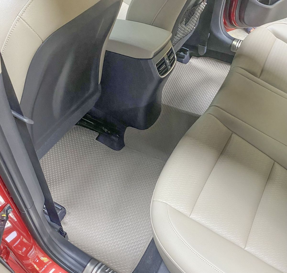 Thảm ô tô UBAN với nhiều tính năng vượt trội được khách hàng tin dùng