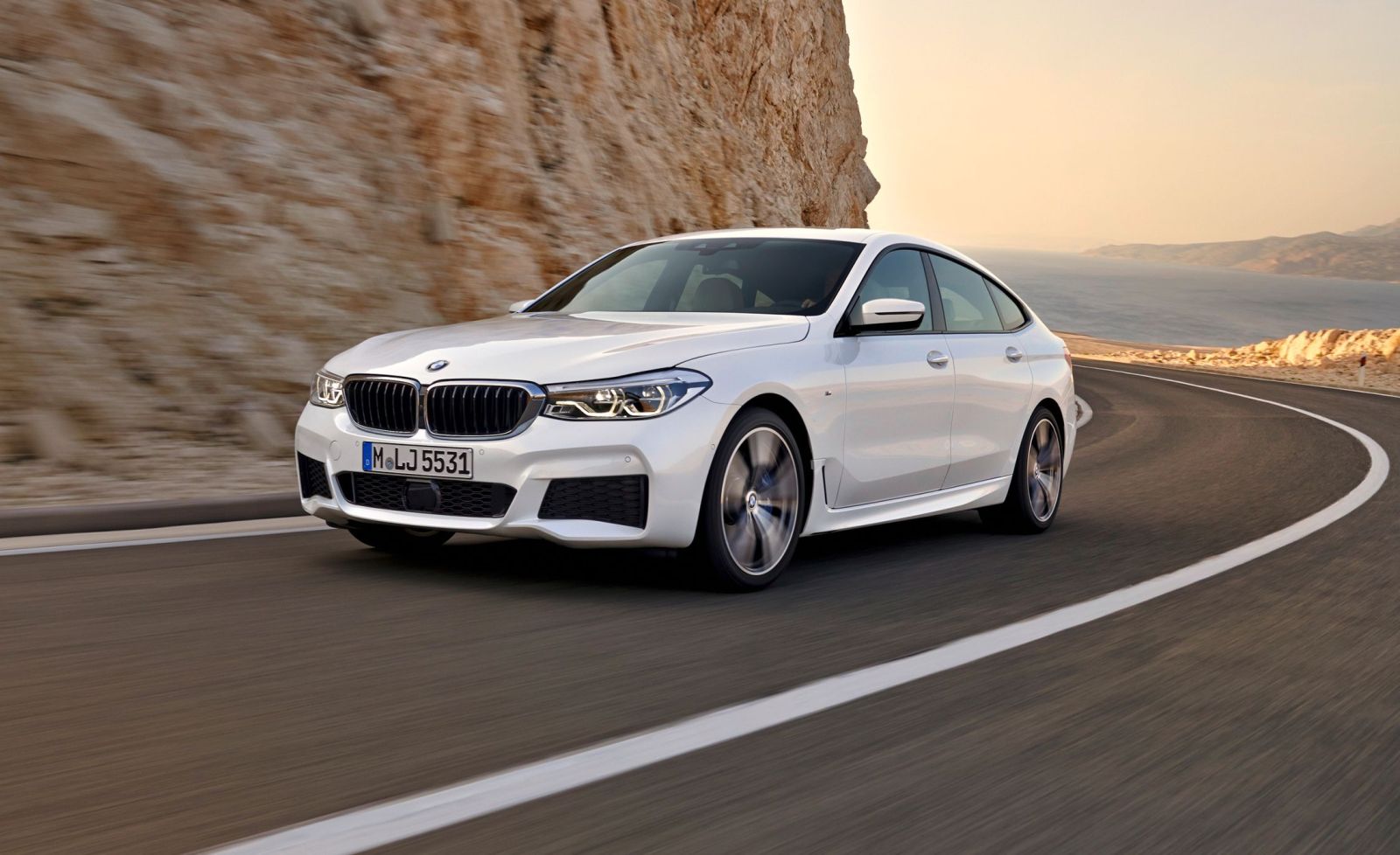 BMW Series 6 2018 mang thiết kế đẹp mắt, cùng phần nội thất phong phú