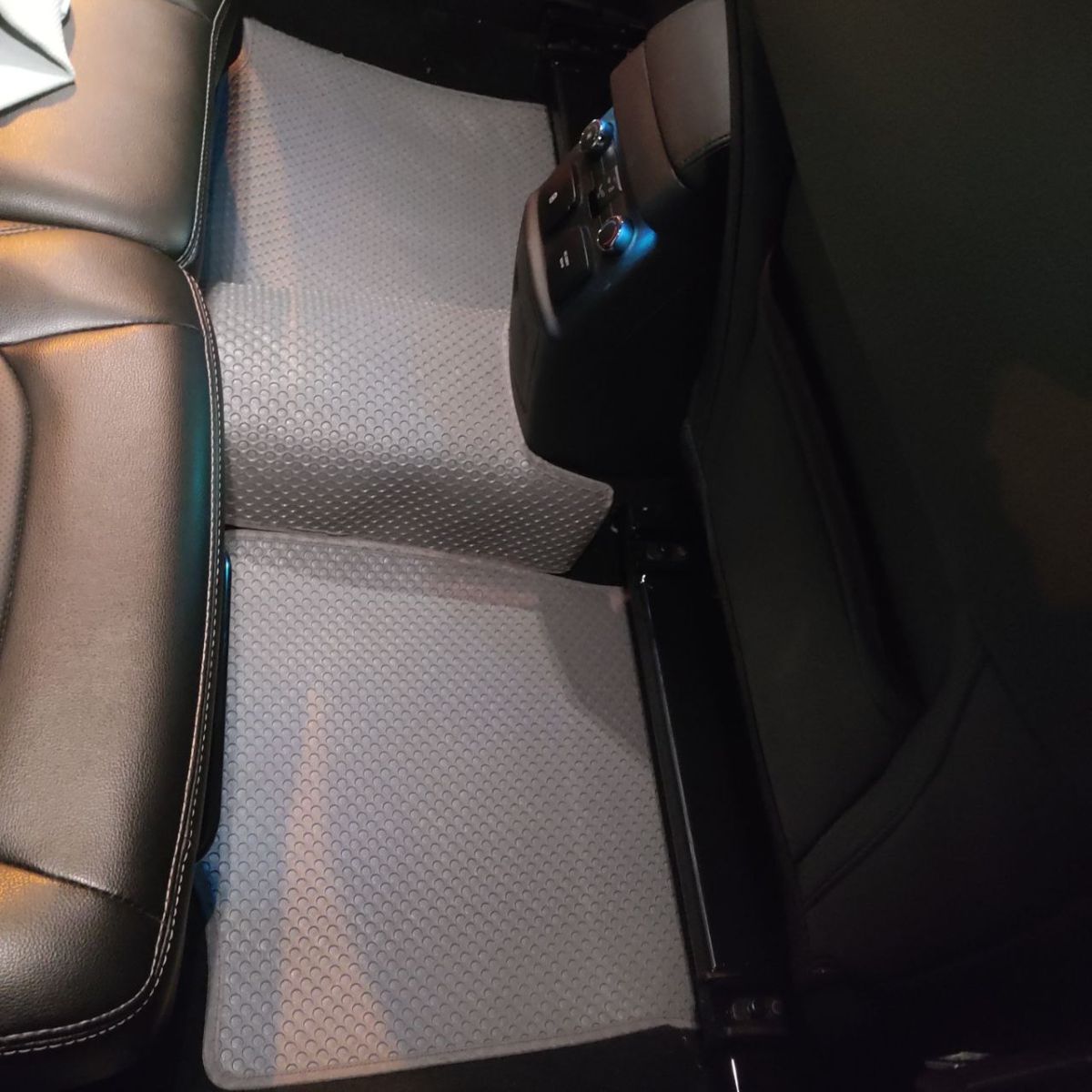 ​ Thảm ô tô UBAN được đo đạc chuẩn xác, khớp với sàn từng milimet