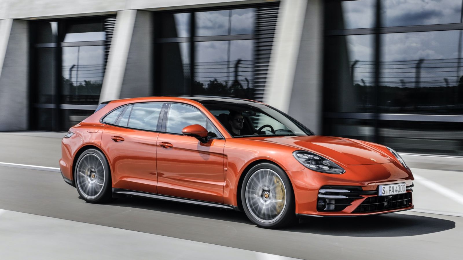 Porsche Panamera 2022 với khả năng tăng tốc từ 0-100km/h chỉ trong 3,1 giây