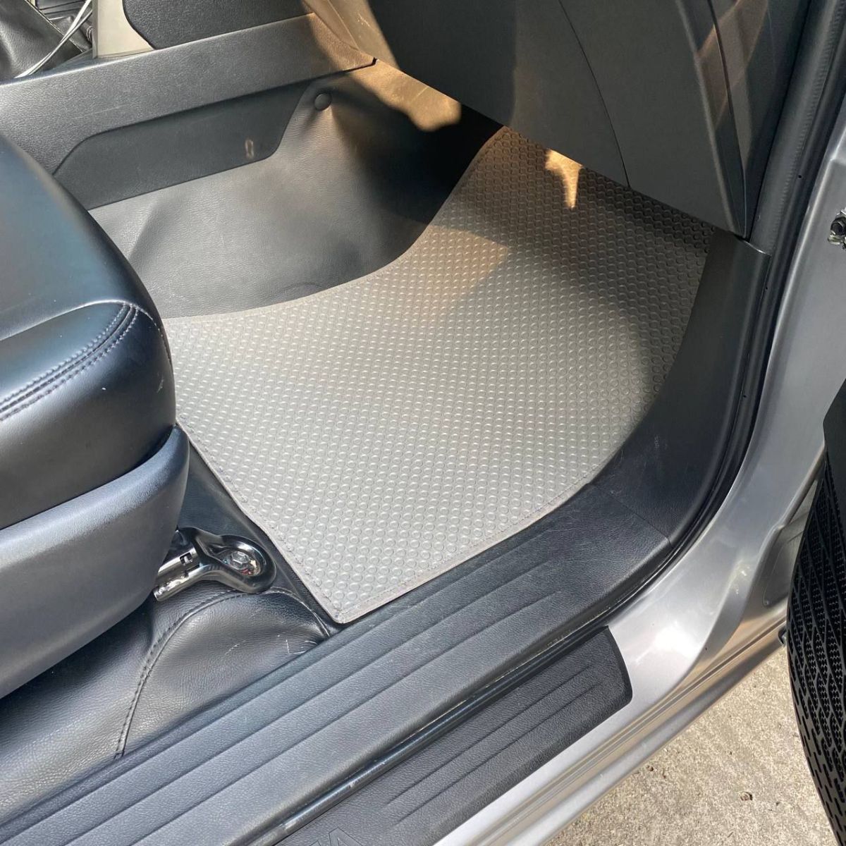 thảm lót sàn ô tô Toyota Innova