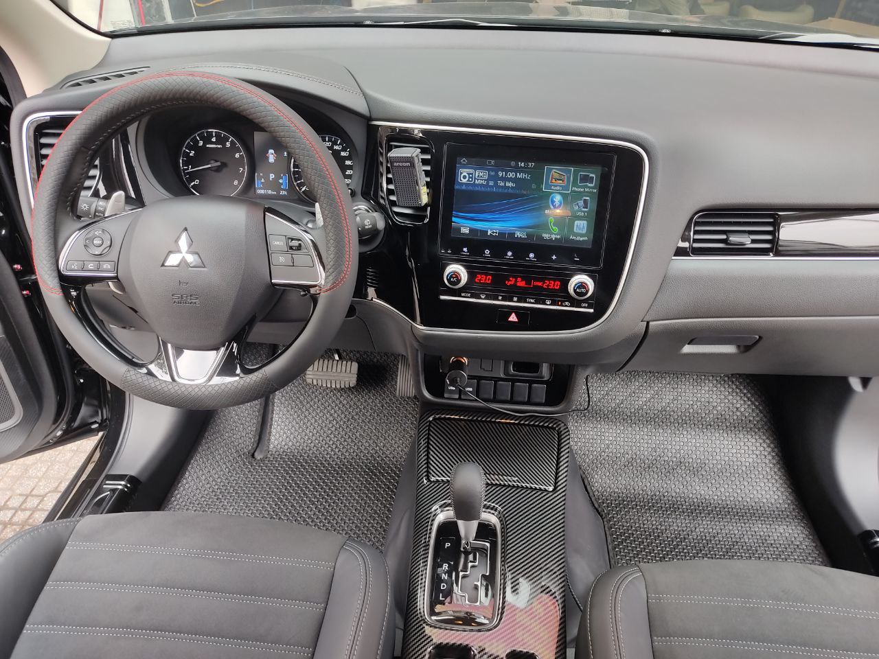 thảm lót sàn ô tô Mitsubishi Outlander 